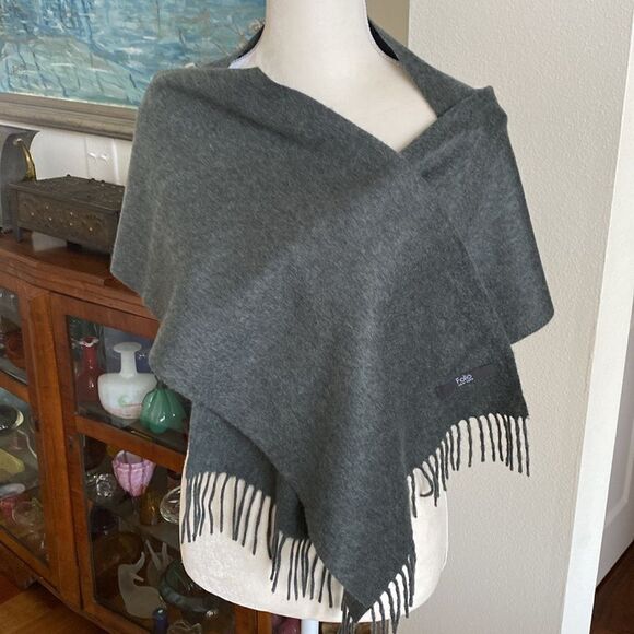 Folio  scarf - Picture 1 of 3